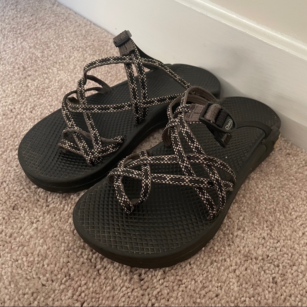 CHACO ZX STRAPPY TOE LOOP JACQUARD SANDALS BLACK